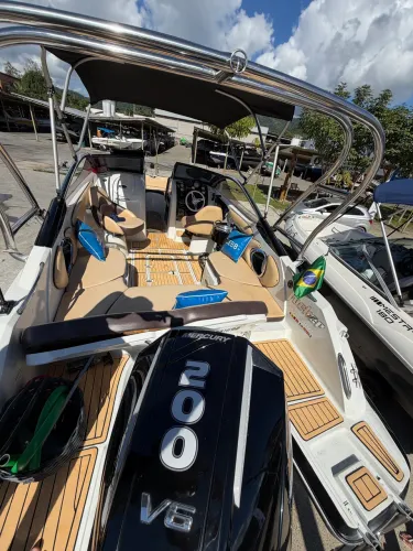 Vendo lancha focker 24 pés, motor novo na garantia