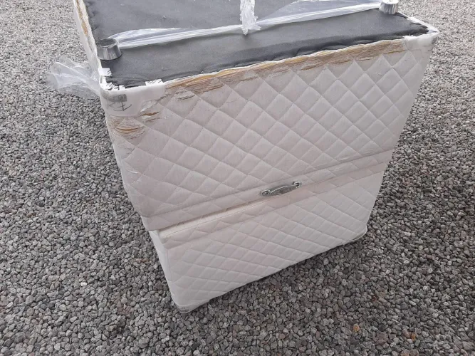 Base cama Queen Size Baú com puidos,tenho tecido pra revestir