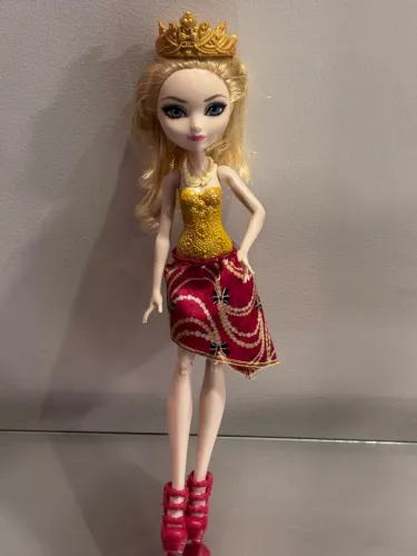 Boneca Ever After High Apple White Birthday Ball Mattel Original Com Detalhe