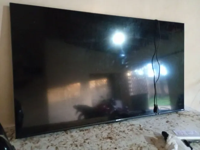 Televisão para retirara de peças 