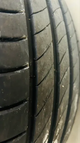 Vende-se pneu novo michelin 215/50 R 17