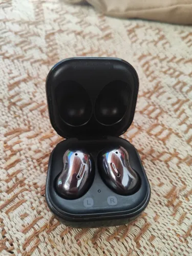 Galaxy buds live