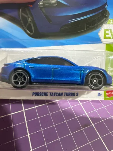 Hotwheels PORSCHE TAYCAN turbo s