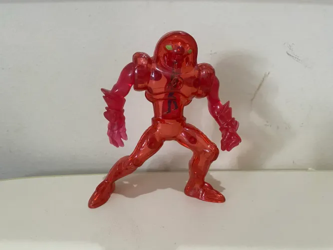 boneco ben 10 - McDonalds 2012