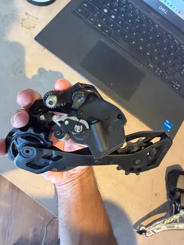 Câmbio traseiro Shimano 105 di2 RD-7150