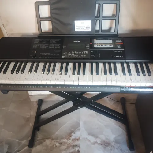 Vendo teclado ? da marca casio CT-X800 novo com 3 meses de uso 