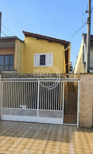 Casa à Venda, 2 Dormitórios, 2 Banheiros, 2 Vagas de Garagem Cobertas.