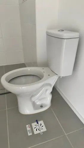 Vaso sanitário com caixa acoplada
