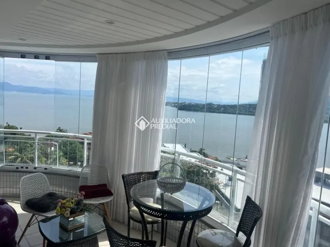 Apartamento com 4 dormitórios, sendo 3 suítes, no bairro João Paulo, Florianópolis - SC.