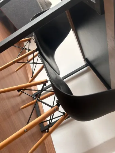 Mesa e cadeiras