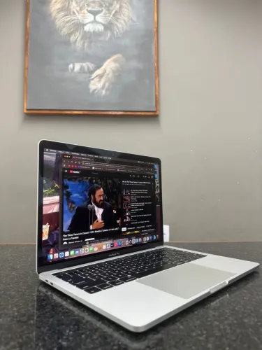 MacBook Pro i7 16GB SSD 512GB