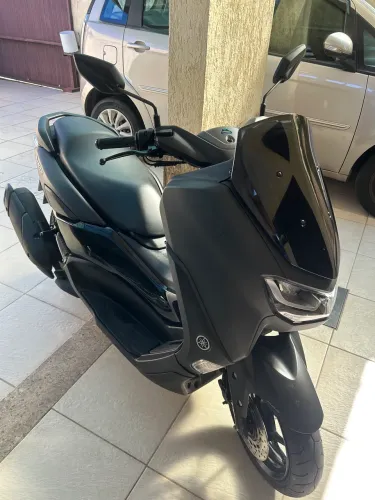 Moto preta NMAX 2024 COMPLETA
