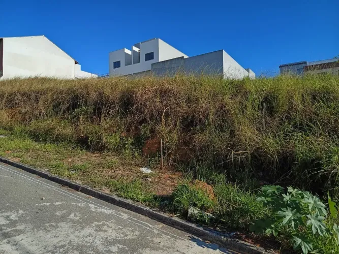 Vendo Terreno 200 m2 no Vale das Palmeiras - Lagoa - Macaé - RJ