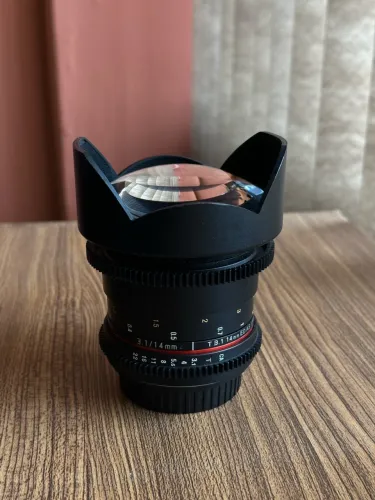 Lente Rokinon Cine 14mm t3.1 EF Mount