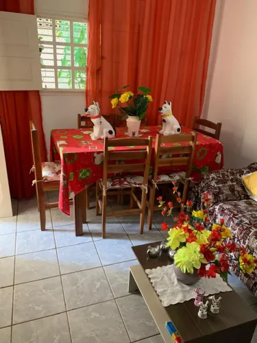 Mesa com 6 cadeiras