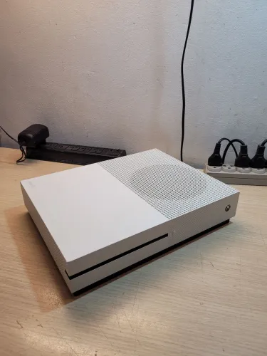 ? XBOX ONE S BRANCO 500GB - REVISADO - PRONTO PRA JOGAR! ?