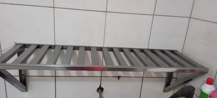 Prateleiras inox lisas ou gradil
