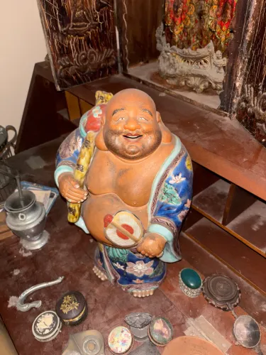 Buda Sorridente em Cerâmica Decorativa - Peça Oriental