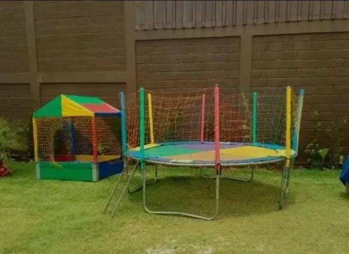 2 pula pula 1 piscina de bolinha 1 área baby  