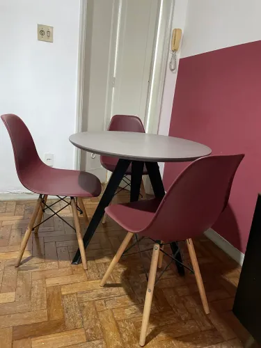Conjunto mesa redonda + 3 Cadeiras (tampo madeira maciça)