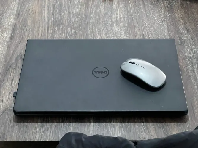 Notebook Dell Inspiron 15 Série 5000 Muito conservado e funcionando perfeitamente.