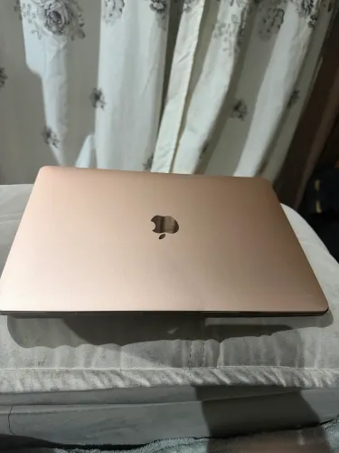 MacBook Air with Apple M1 chip 256 GB SSD