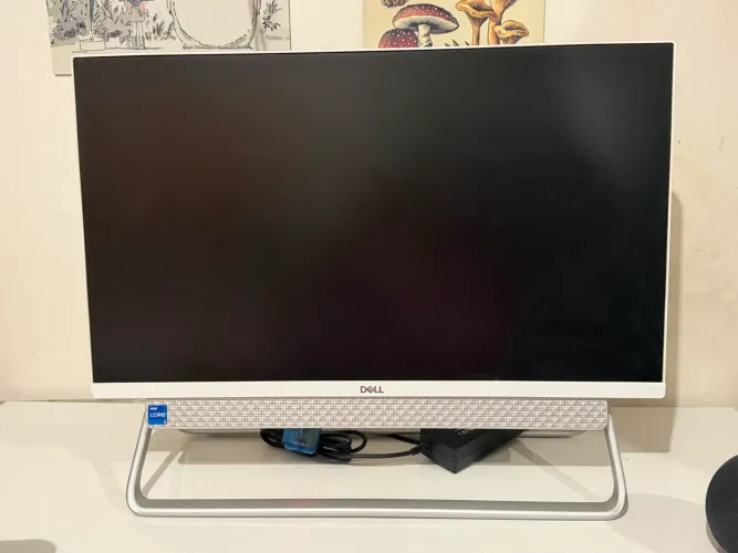 Computador Dell All-in-One com fone da Red Dragon