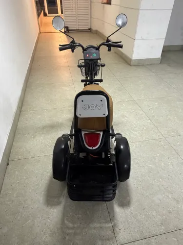 Triciclo elétrico pouquíssimo uso