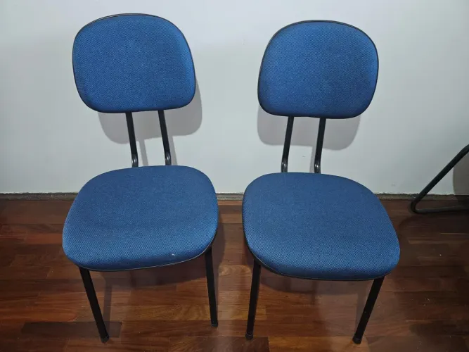 Cadeira de escritório almofadada azul valor unitário R$ 60
