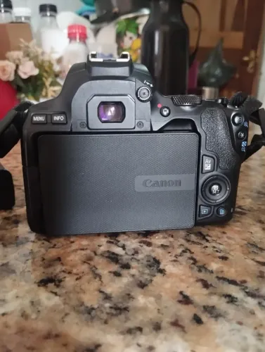 Camera Canon Sl3 com Lente 18-55