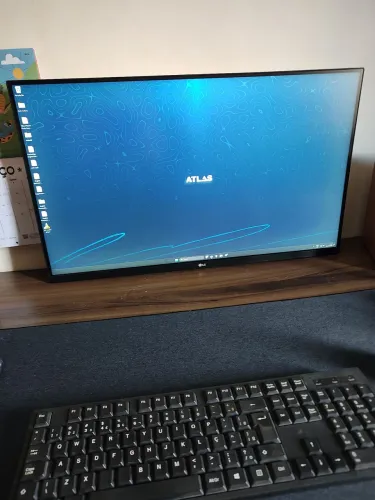 Monitor 32" 4k LG, menos de 1 ano de uso