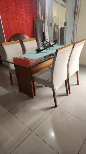 Mesa madeira maciça com 5 cadeiras