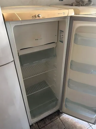 Vendemos essa geladeira elextrolux com 3 meses de garantia