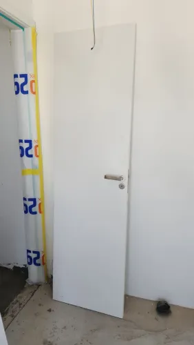 Folha de Porta Lisa Madeira Colmeia Fundo Primer Branco 210x72x3,5cm