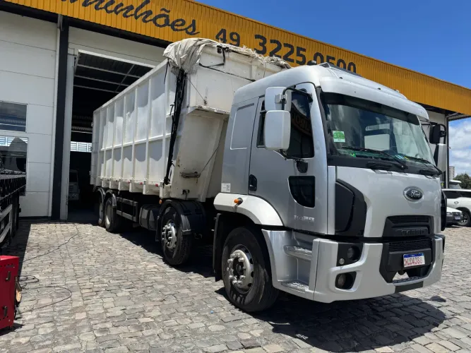 Cargo 2429 Cacamba 50 cub bi truck 