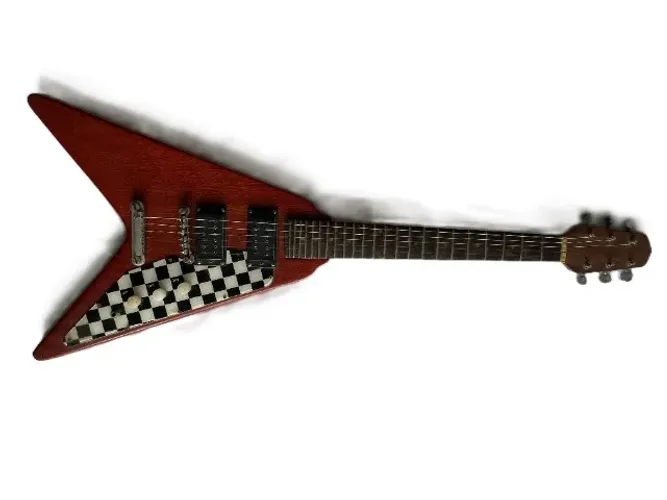 Guitarra estilo rabo de peixe vermelha
