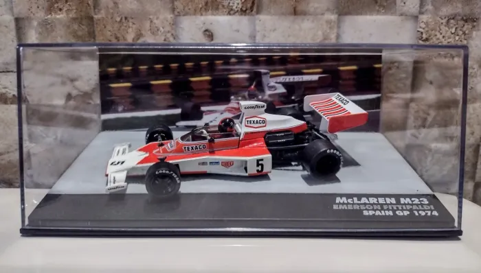 Miniatura Formula 1 Mclaren M23 Spain GP Emerson Fittipaldi World Champion 1974