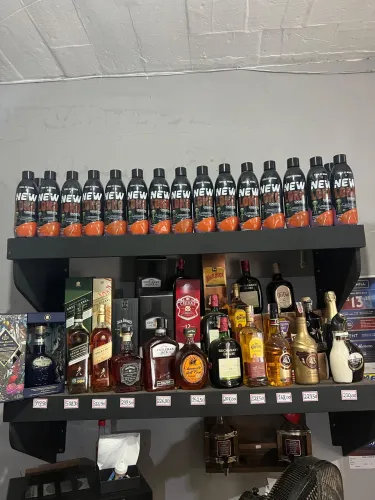 VENDO LOJA DE CONVENIÊNCIA, TOTALMENTE MONTADA E EQUIPADA.