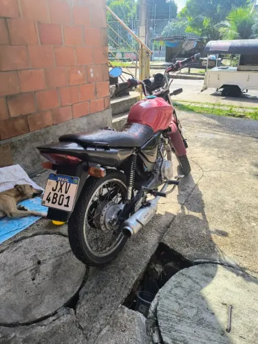 Vendo moto de trabalho 150cc, pronta para pegar e andar.