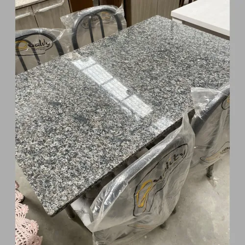 Mesa com 4 cadeiras - entrego