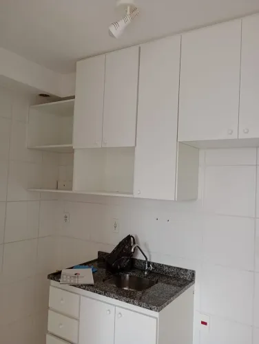 Lindo apartamento semi- mobiliado para locação, com 01 dormitório, sala, cozinha e banheir