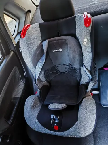 Cadeirinha Safety 1st em estado de nova