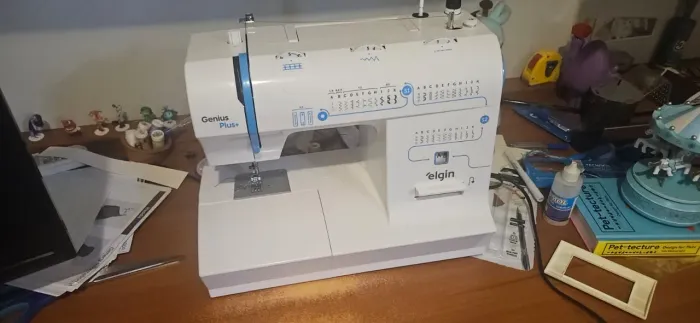 Máquina de Costura Doméstica Elgin Genius Plus+