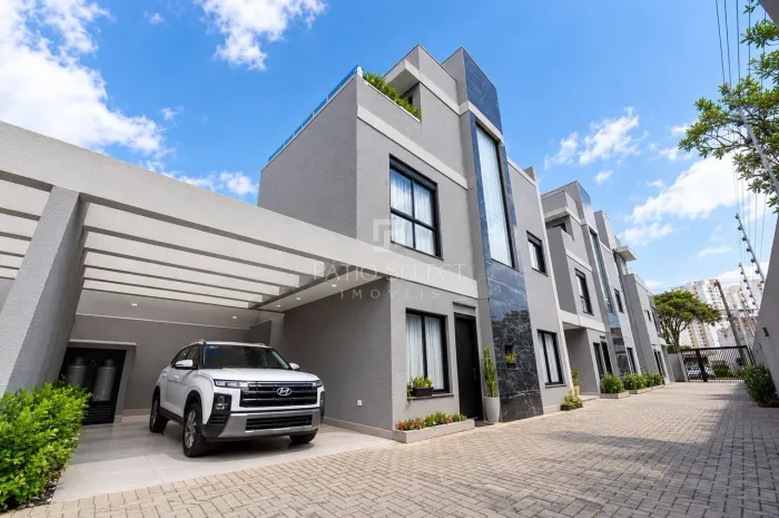 Triplex em condominio fechado no Campo Comprido