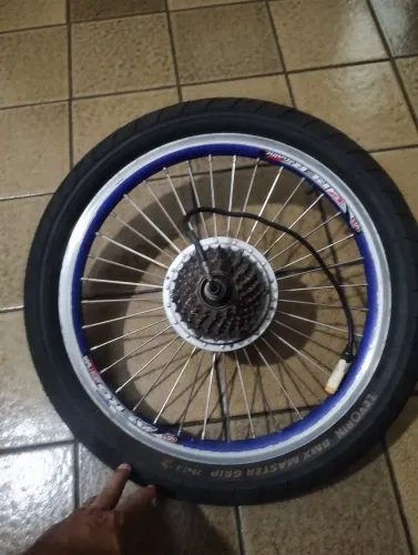 Motor de bike elétrica com roda e pneu Aro 20.