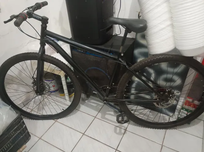 vendo essa bike mtb, tem que concertar os pneus e entrego só em mãos 