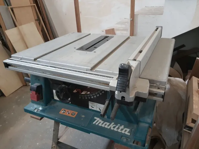 Serra de bancada MAKITA mod. 2704, 220 volts