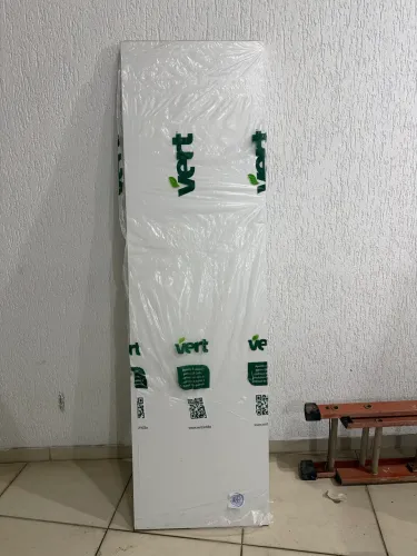 Porta de madeira maciça 210x60 sem uso na embalagem  marca Vert , na loja custa R$590