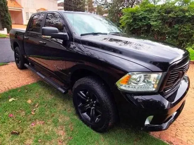 Ram Classic Laramie Night Edition 5.7 V8 16V Gasolina 4X4 Aut. 2023