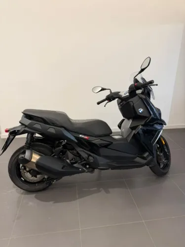 BMW C 400 X.